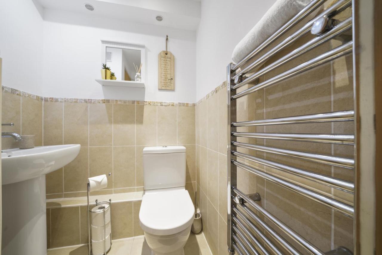 Super Funky Spire View Cottage - Free Gated Parking - Ultra Wifi Canterbury Exteriör bild